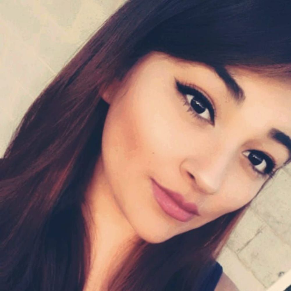 Meet your Posher, Yarely